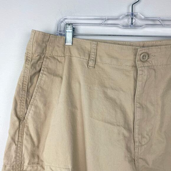 Old Navy Straight Lived-In Cargo Shorts 10" Inseam A Stone's Throw Size 40 - Picture 3 of 10